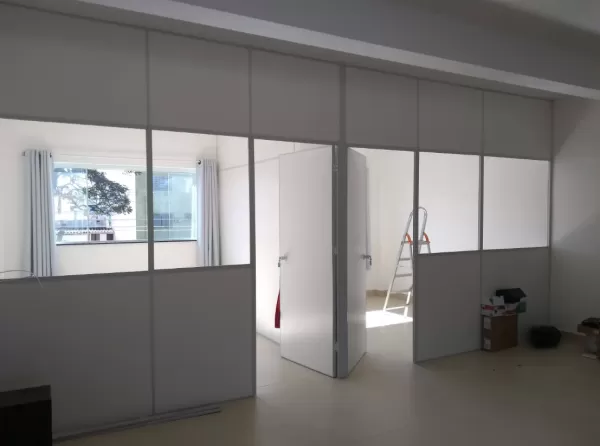 Divisórias usadas para ambientes comerciais em Curitiba